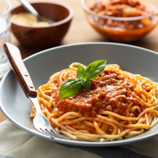Paste integrale cu sos de linte
